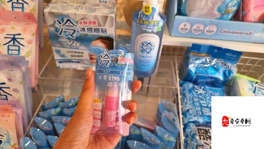 一个在上吃一个在下面敷面膜:有趣生活场景大揭秘