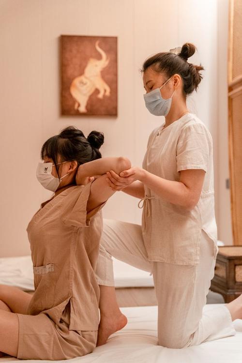 如何通过精油按摩达到 XXOO 高潮?专家揭秘技巧